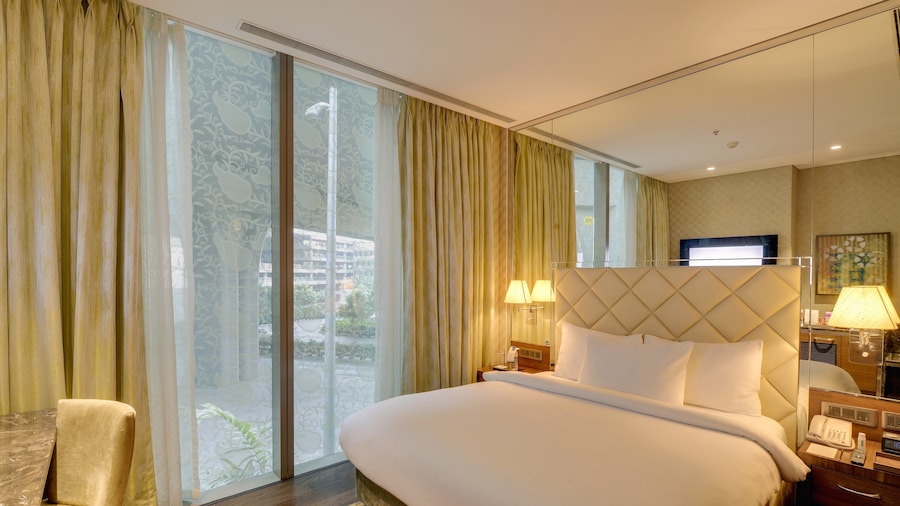 Niranta Airport Transit Hotel & Lounge Terminal 2 Arrivals