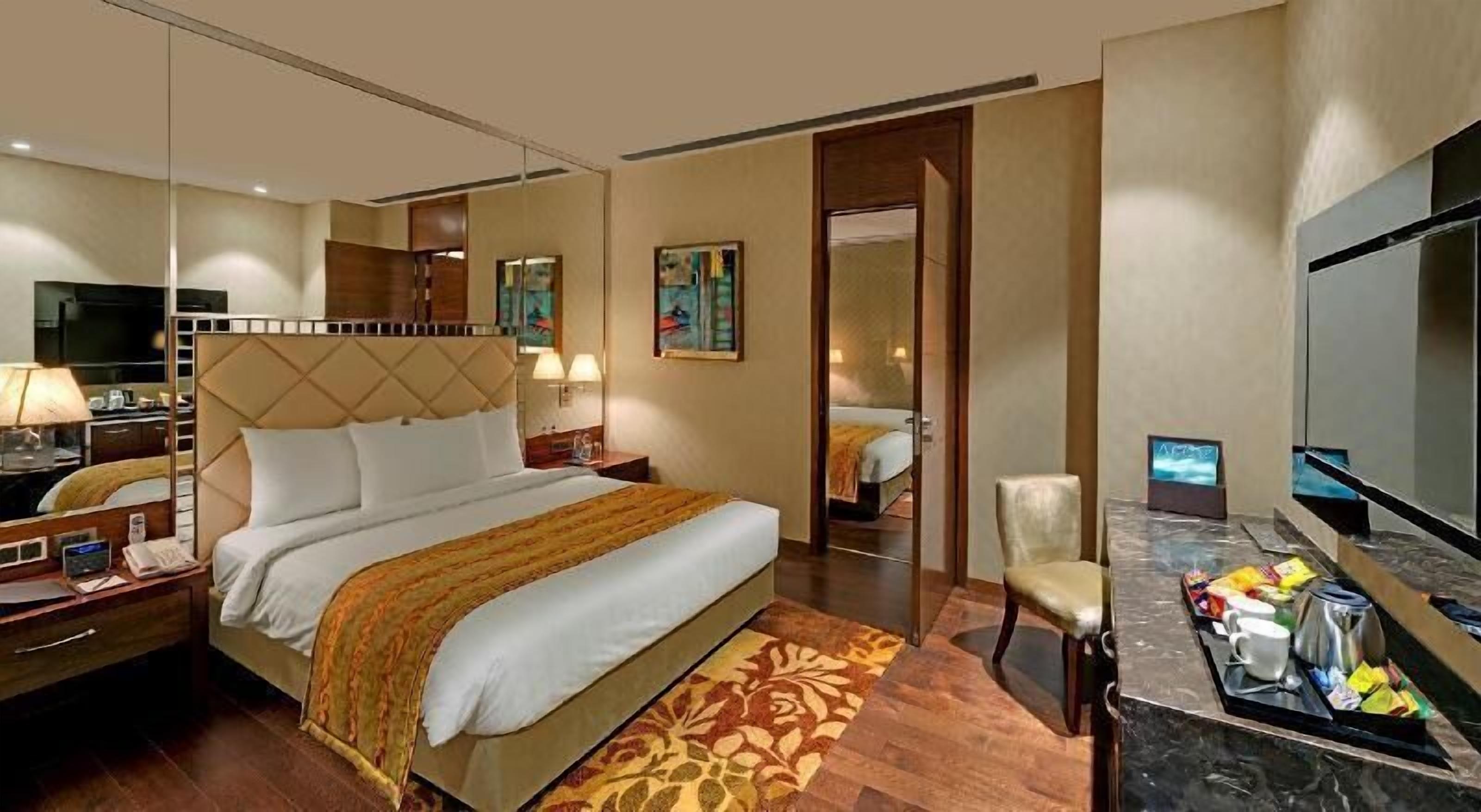 Premium bedding, in-room safe, desk, blackout drapes