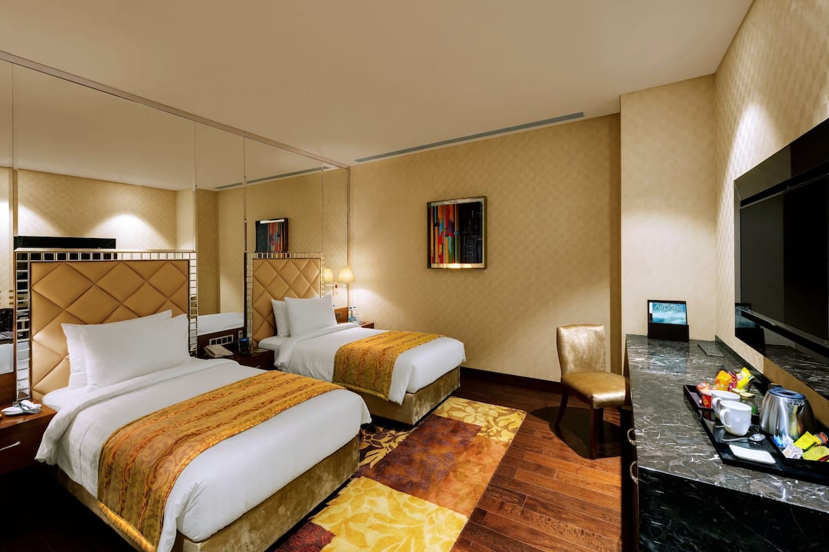 Premium Twin Room | Premium bedding, in-room safe, desk, blackout drapes