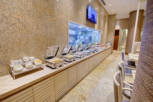 Desayuno buffet todos los días (con cargo) 
