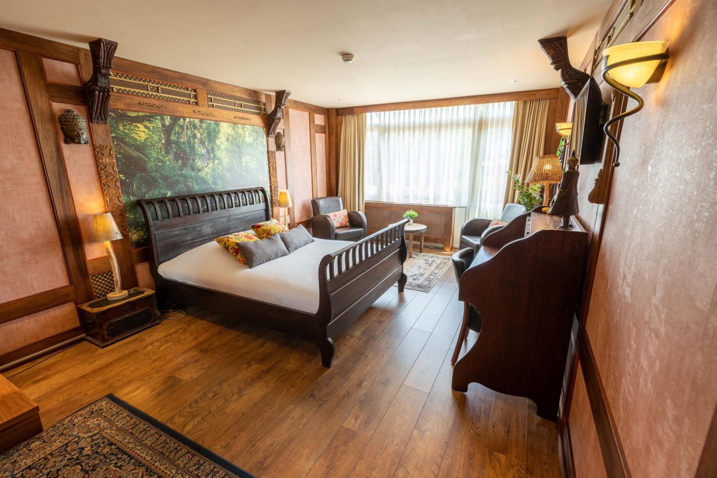 in-room safe, desk, iron/ironing board, cots/infant beds