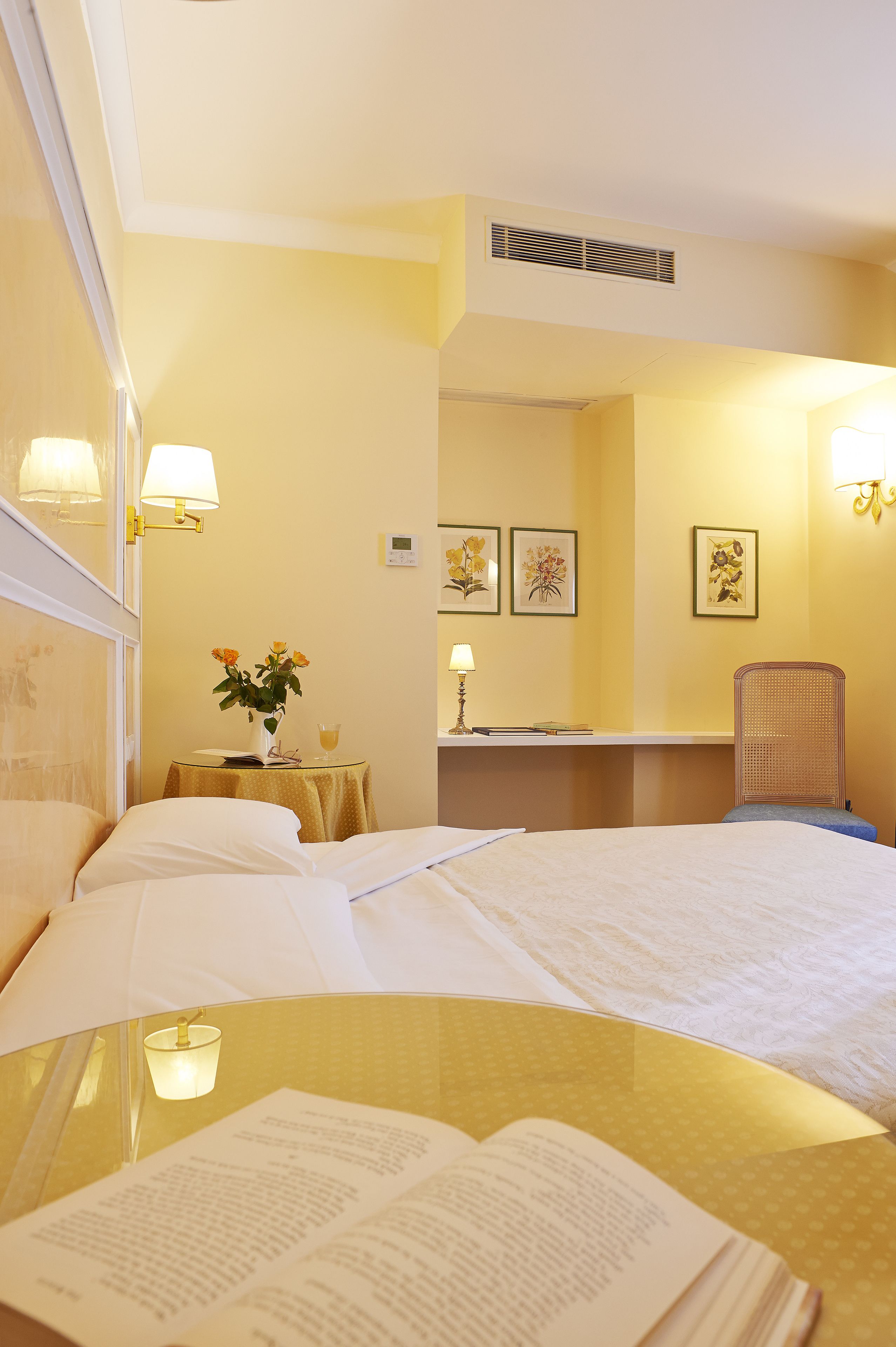 standard double room | 1 bedroom, minibar, in-room safe, desk
