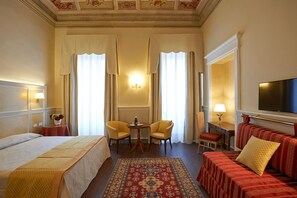 Minibar, in-room safe, desk, soundproofing - Hotel Firenze Capitale (Florence)