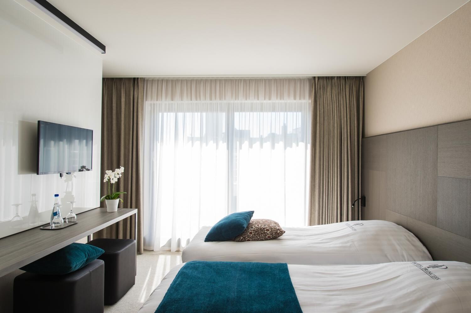 in-room safe, desk, cots/infant beds, rollaway beds