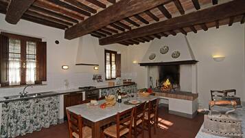 Traditional Apartment, 4 Bedrooms, Patio (N’antia) | Private kitchen | Full-size fridge, microwave, oven, stovetop