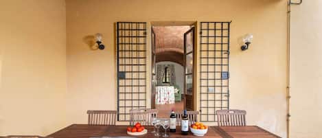 Traditional Apartment, 4 Bedrooms, Patio (N’antia) | View from room