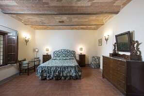 Traditional Apartment, 4 Bedrooms, Patio (N’antia) | 1 bedroom, down duvets, minibar, in-room safe - Badia Di Morrona (Terricciola)
