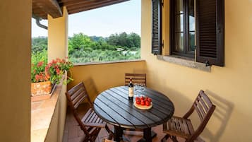 Traditional Apartment, 2 Bedrooms, Terrace (Giulebbe) | Terrace/patio