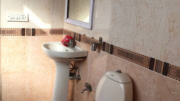 Standard Room | Bathroom