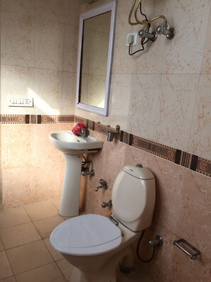 Bathroom - OYO 497 Hotel Welcome Palace (New Delhi)