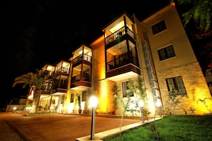 Façade de l’hébergement - soirée/nuit