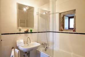 Casa familiar, 4 habitaciones | Baño | Secadora de cabello, bidet, toallas
