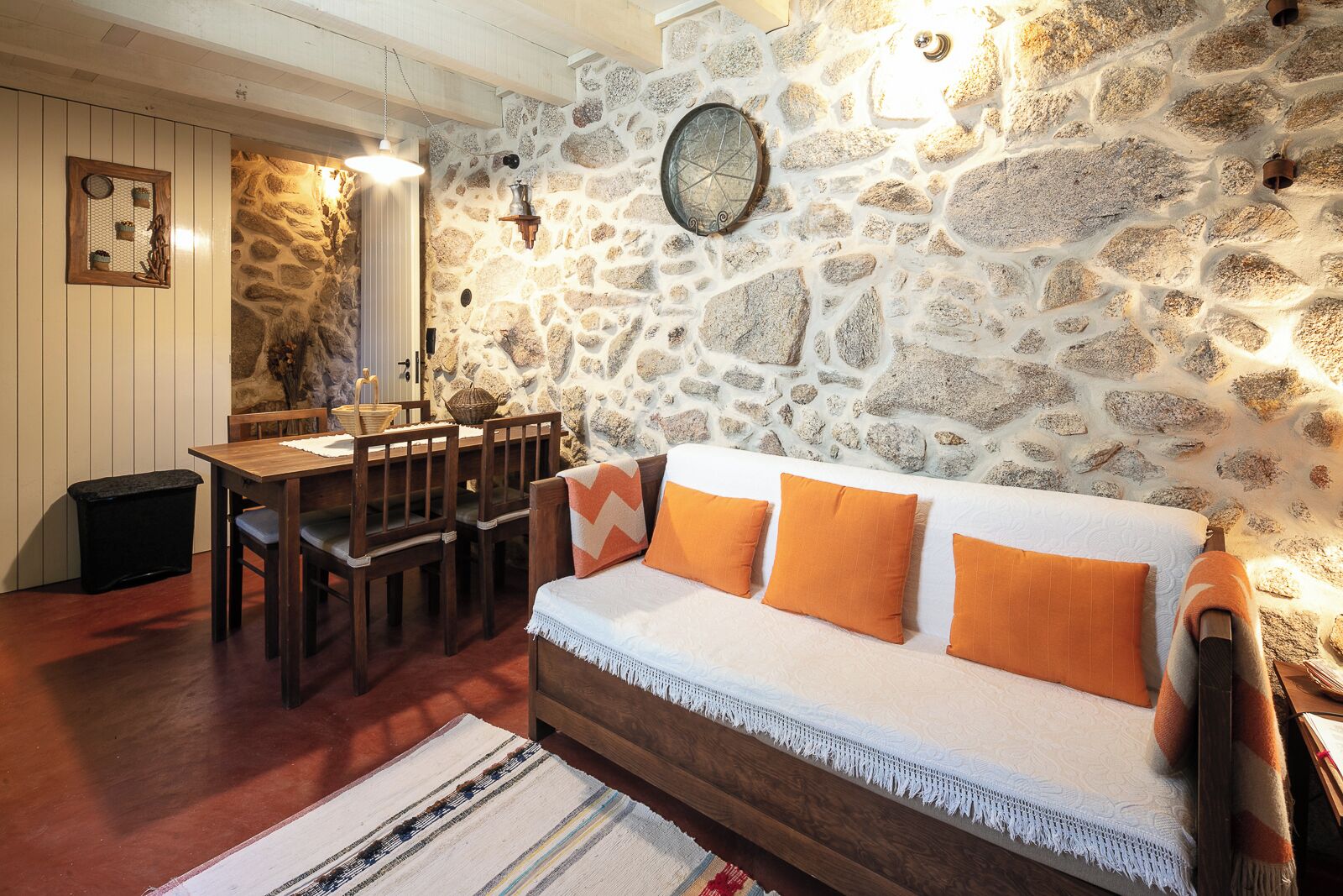 Casa familiar, 2 habitaciones | Zona de estar | Una televisión de pantalla plana