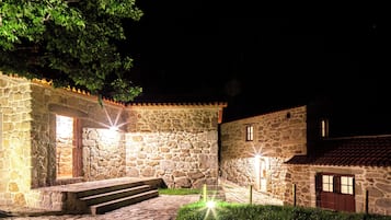 Casa família, 4 quartos | 1 quarto, individualmente mobiliados, ferros/tábuas de passar roupa
