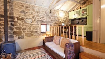 Cottage Romantis, 1 kamar tidur (Casa do Custódio) | Dilengkapi dengan perabotan berbeda-beda dan setrika/meja setrika