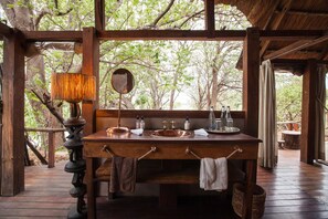Honeymoon Chalet | Bathroom | Designer toiletries, towels, soap, shampoo - Sindabezi Island Camp (Livingstone)