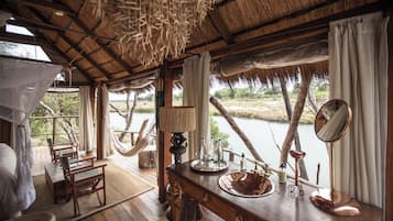 Standard Chalet (Double) | Bathroom | Designer toiletries, towels, soap, shampoo