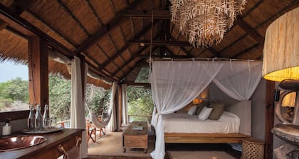 Sindabezi Island Camp