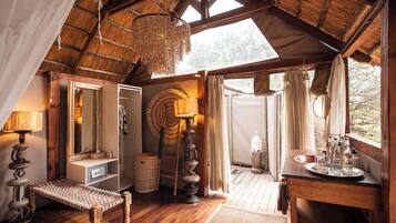 Standard Chalet (Twin) | Bathroom | Designer toiletries, towels, soap, shampoo