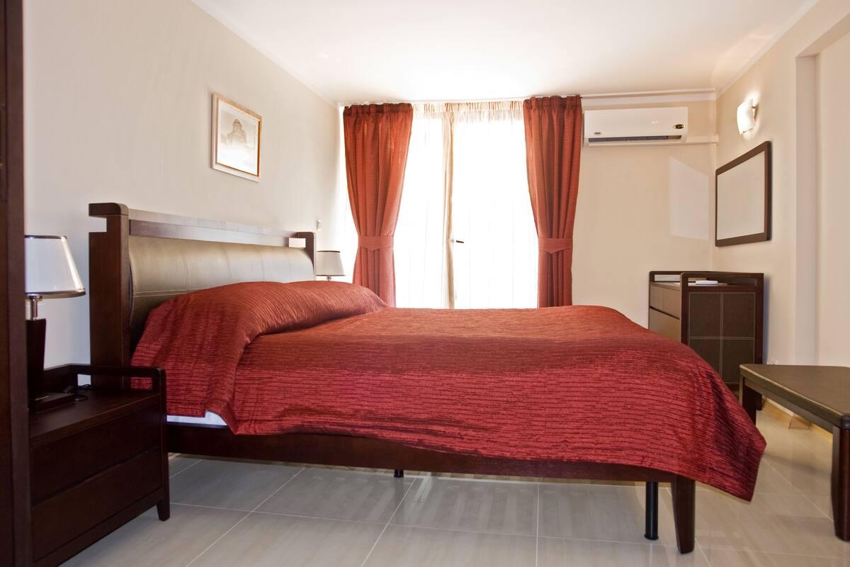 Double or Twin Room, Park View | Minibar, desk, iron/ironing board, free cribs/infant beds