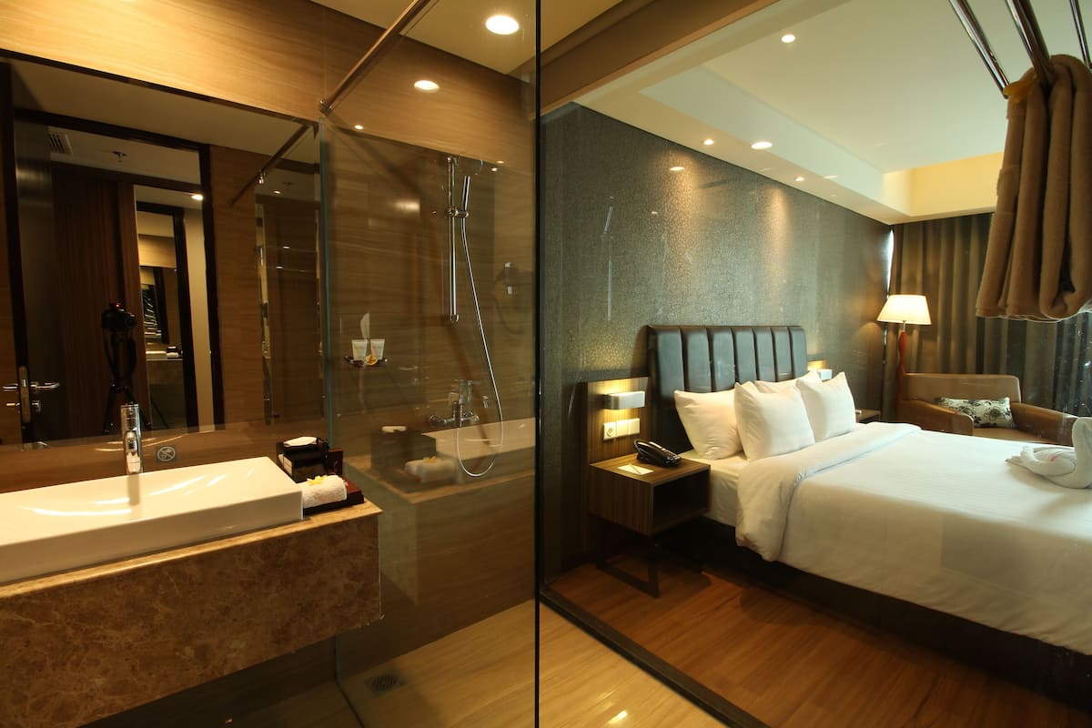 superior double or twin room (room only) | bathroom | free toiletries, hair dryer, bathrobes, slippers