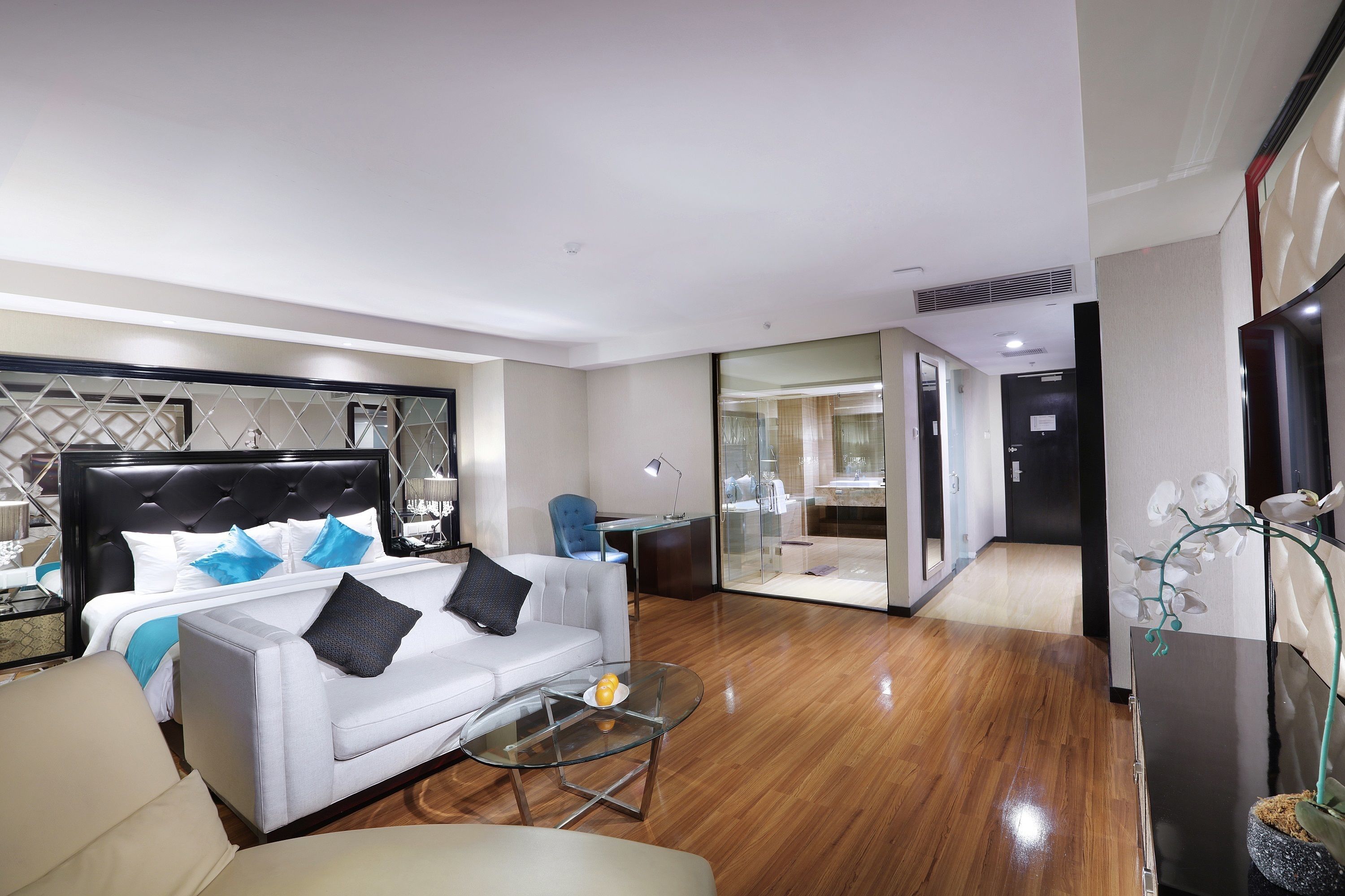 junior room | 1 bedroom, minibar, in-room safe, desk