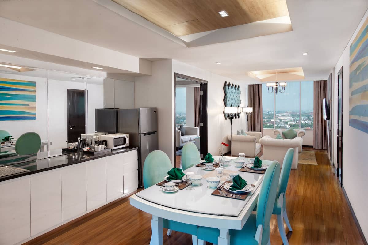 presidential suite | in-room dining