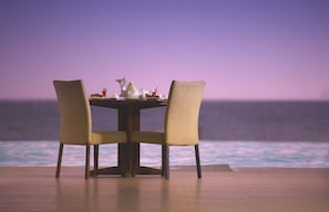 Couples’ dining - Avenra Beach Hotel (Hikkaduwa)