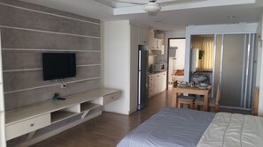 Escritorio y camas plegables/adicionales