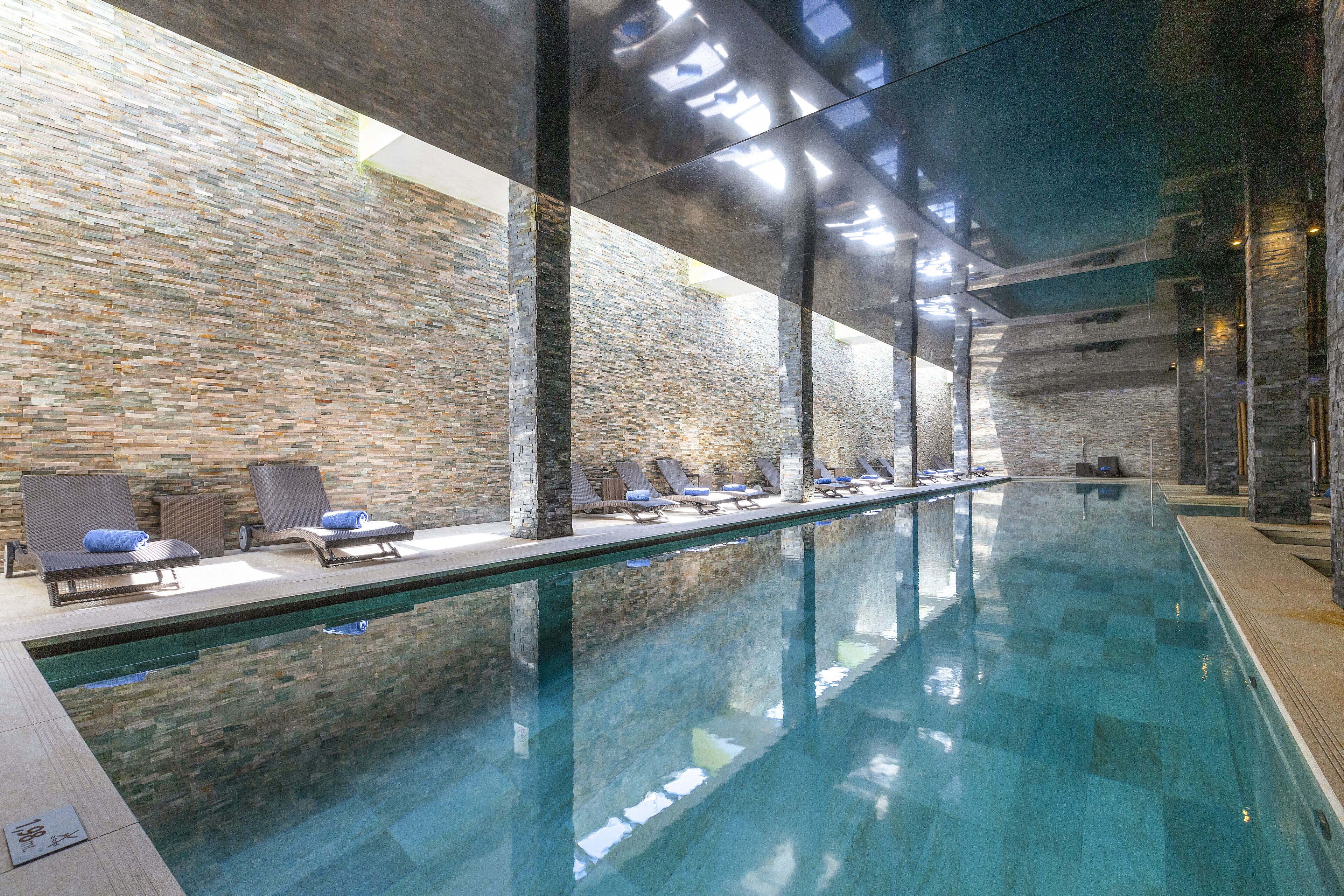 sauna, hot tub, steam room, turkish bath/hammam, body treatments