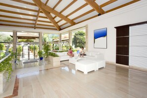 Lobby sitting area - Mar Hotels Playa Mar & Spa (Pollenca)