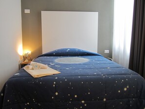 Draps italiens Frette, couette en duvet d'oie, rideaux occultants