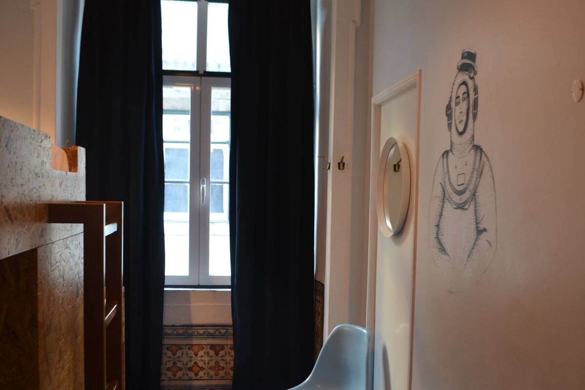 Svefnskáli - svefnsalur fyrir bæði kyn - sameiginlegt baðherbergi (1 Bed in a 3 Bed Dorm) | Öryggishólf í herbergi, myrkratjöld/-gardínur