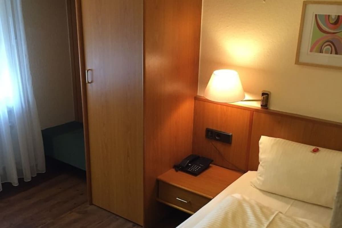 Desk, cribs (free), rollaway beds (surcharge), WiFi (free)