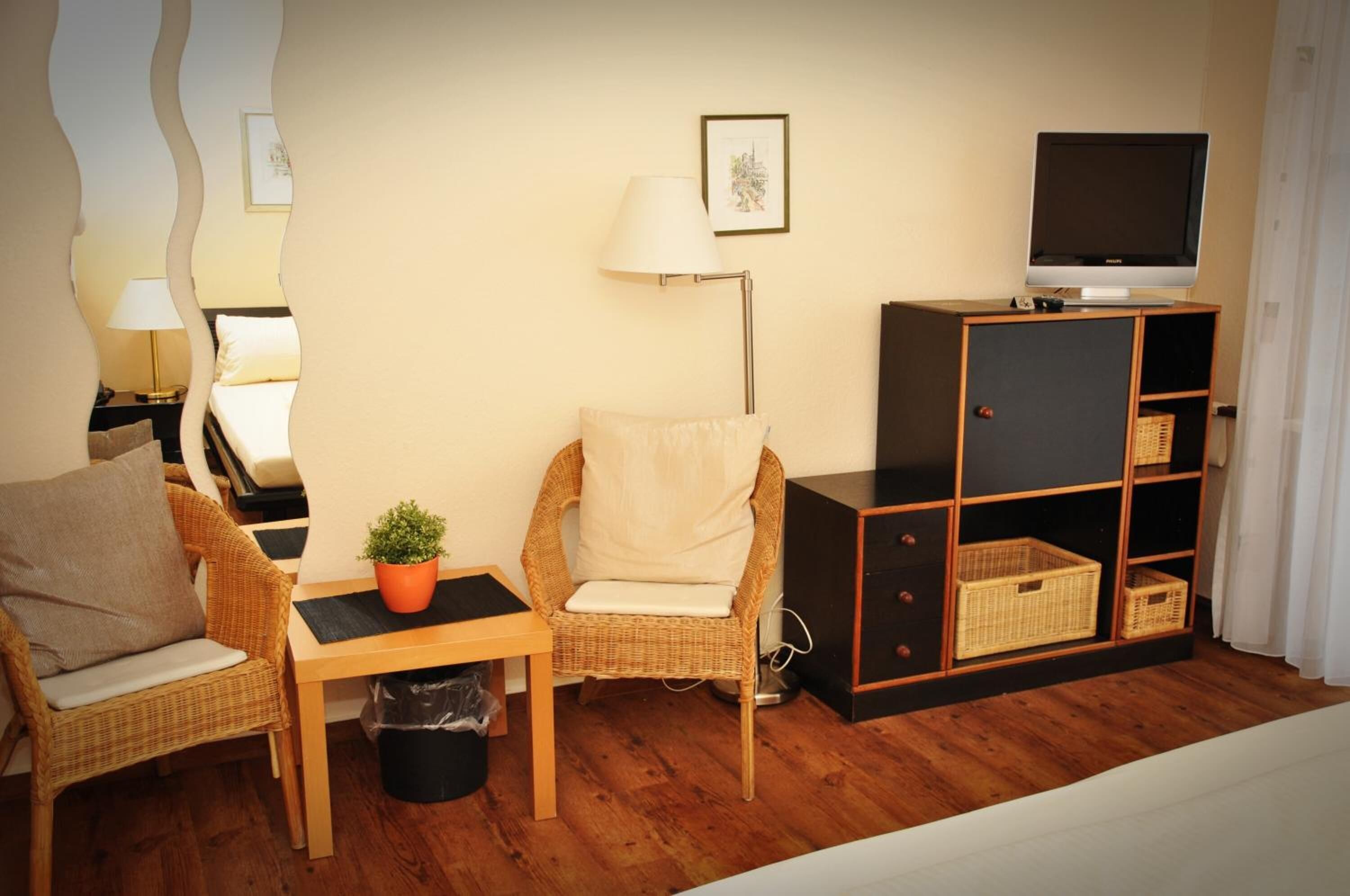 desk, free cots/infant beds, rollaway beds, free wifi