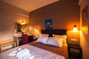 In-room safe, soundproofing, iron/ironing board, free WiFi - Kyparissia Beach Hotel (Trifylia)
