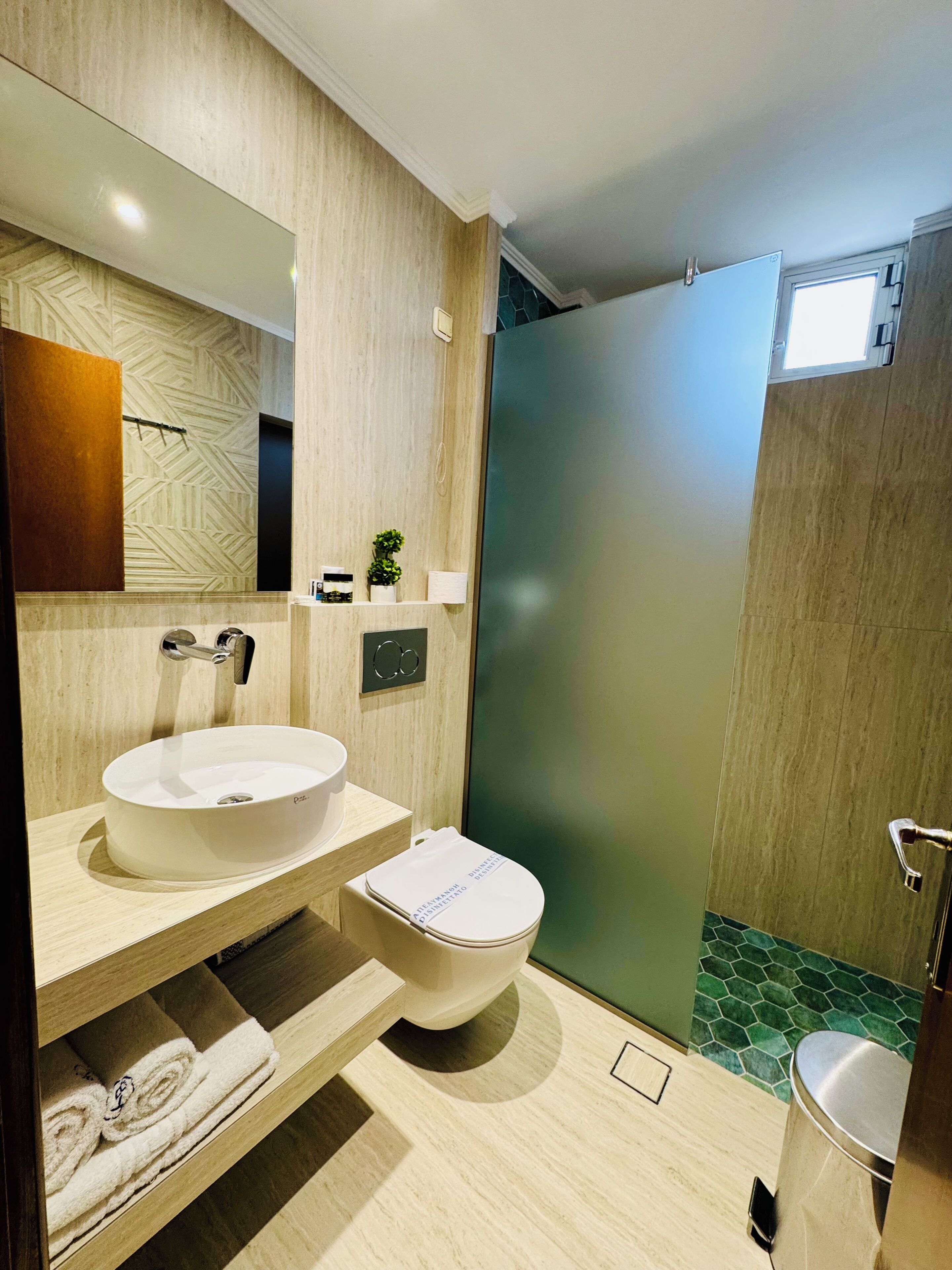 suite, 2 bedrooms, sea view | bathroom | designer toiletries, hair dryer, bidet, towels