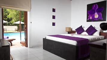 Minibar, in-room safe, desk, free WiFi