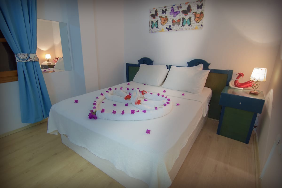 Frette Italian sheets, free WiFi