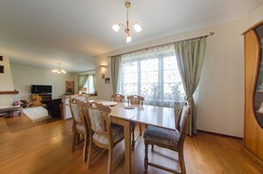 Villa, 5 Bedrooms, Kitchen (living room,balcony,garden,14 adults) | In-room dining