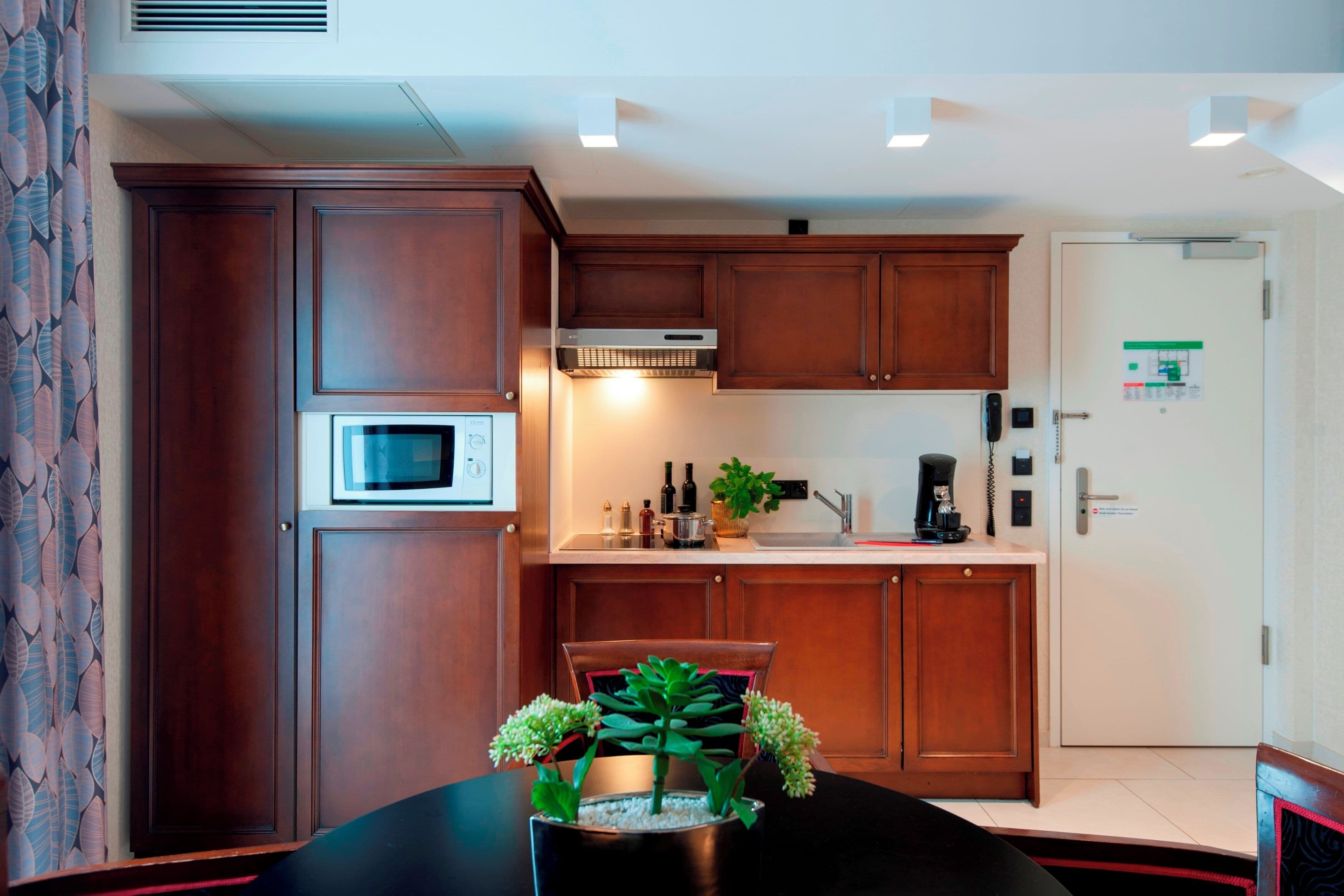 deluxe suite, terrace | private kitchen | mini-fridge, espresso maker