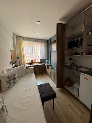 Economy Single Room, 1 Twin Bed | Microwave - Istanbul HUB Flats (Istanbul)