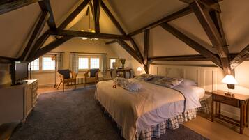 Minibar, decoración personalizada, muebles diferentes y escritorio