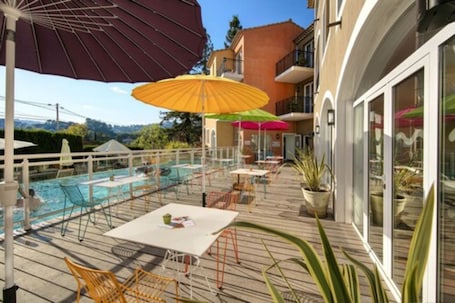 Seasonal outdoor pool, sun loungers. Adonis Mougins