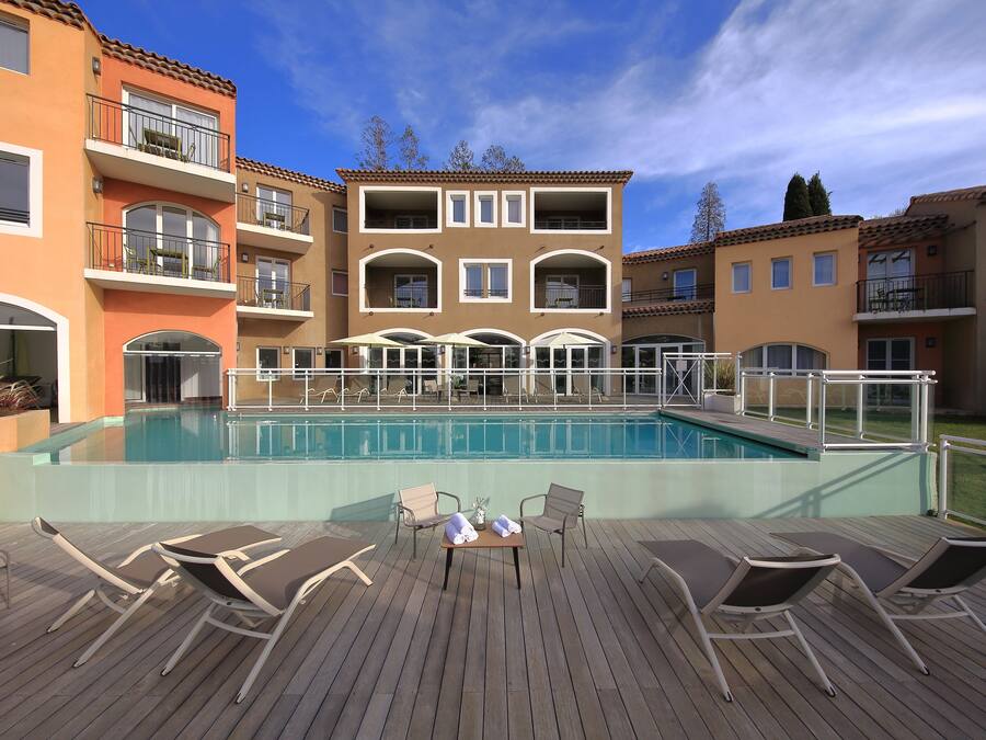 Seasonal outdoor pool, sun loungers