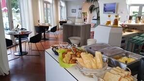 Daily buffet breakfast for a fee - Adonis Mougins (Mougins)