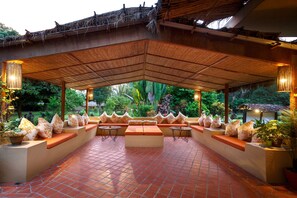 Reception - GREEN MANSIONS JUNGLE RESORT (Sauraha)