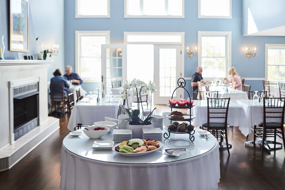 The Inn at Ocean's Edge by null