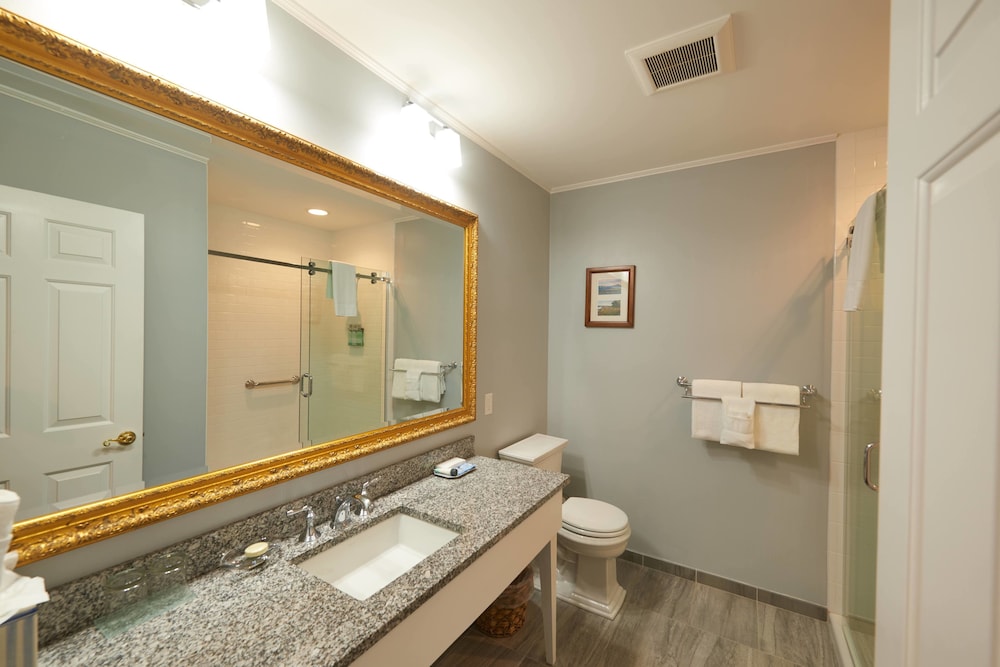 The Inn at Ocean's Edge by null