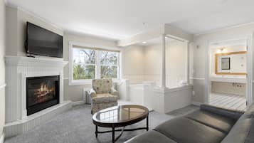 Main Inn Country View Mobility Accessible | Premium bedding, pillowtop beds, in-room safe, desk